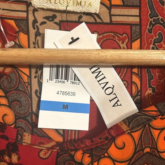 NWT Women’s printed top medium - Picture 2 of 3